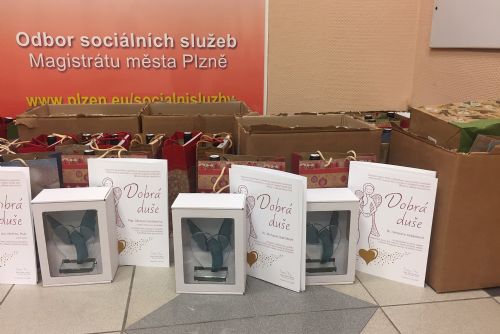 Foto: Plzeň zná Zlatého Anděla, Dobré duše i Andělské ruce. Rozdala ocenění v sociálních službách