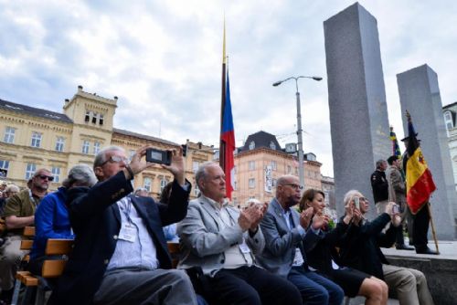 Foto:  Plzeňané poděkovali za svobodu. Konal se vzpomínkový akt Díky, Ameriko!