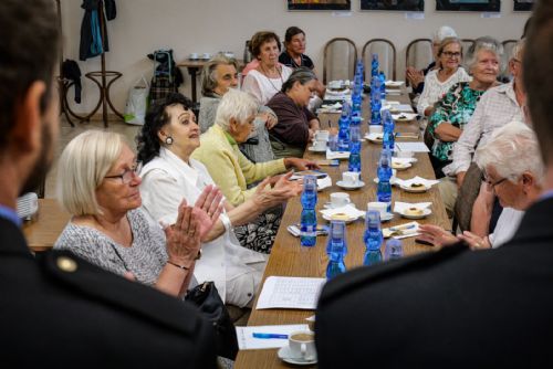 Foto: Plzeňská senior akademie odstartovala na Lochotíně a Doubravce