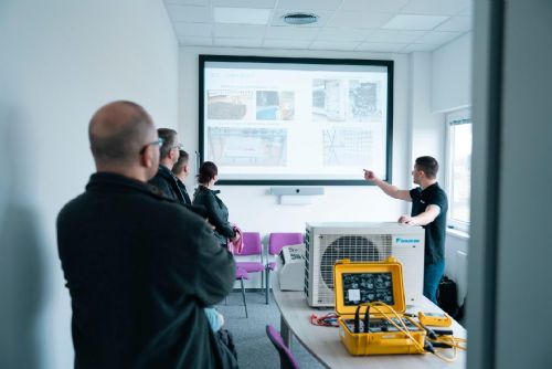 Foto: Plzeňský Daikin rozdělil zaměstnancům v pololetních bonusech 42,5 milionů Kč