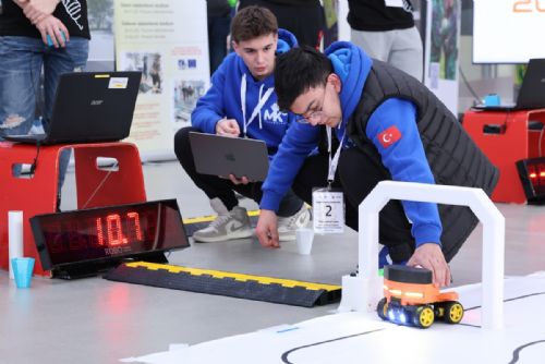 Foto: Plzeňský kraj hostil mezinárodní soutěž ROBOVOZÍTKO Plzeň 2025