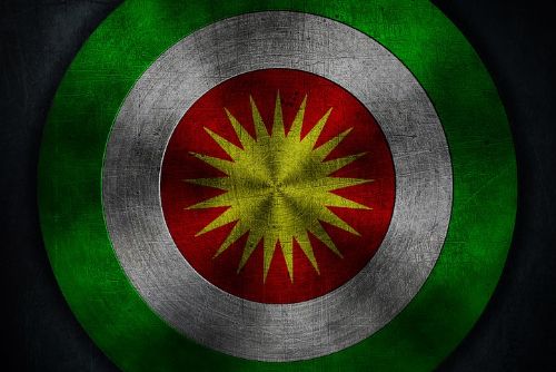Foto: Plzeňský kraj vyvěsí kurdskou vlajku jako důkaz solidarity s Kurdy