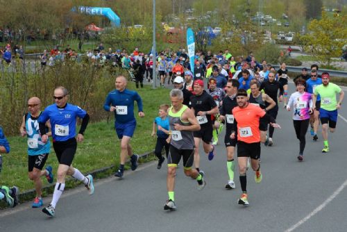 Foto: Po dvouleté pauze přilákal Krajský půlmaraton více než 1100 sportovců