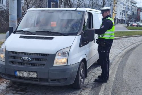 Foto: Policisté obsadili silnice kraje, kontrolovali pásy