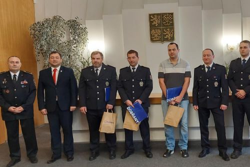 Foto: Policisté z Dobřan zachránili životy. Převzali ocenění