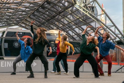 Foto: Premiéra open-air projektu The Urge Grows v Plzni propojuje taneční scénu