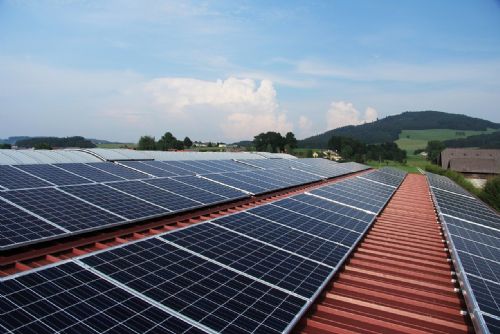 Foto: Západočeši montují solární panely
