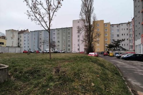 Foto: Přestavba vnitrobloku v Korandově ulici začíná