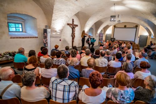 Foto: Procházky uměním zvou od pátku na hudební večery naživo i online