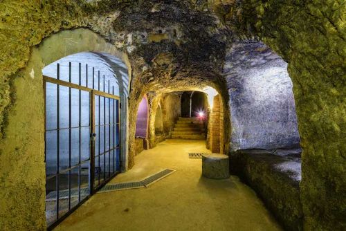 Foto: Prohlídky Plzeňského historického podzemí za svitu baterek