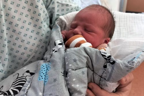 Foto: Emily se narodila minutu po půlnoci, v krajských nemocnicích byl první Martin