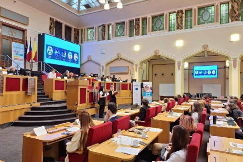 Foto: Rada mladších nabídne letos středoškolákům v Plzni prostor pro diskuzi