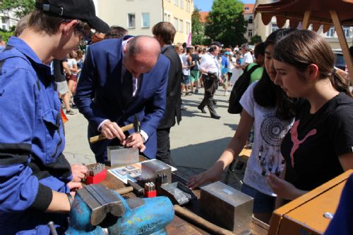 Foto: Ručičky kraje představily technické obory