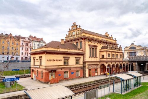 Foto: S respektem k historii. Startuje obnova budovy nádraží na Jižním Předměstí 