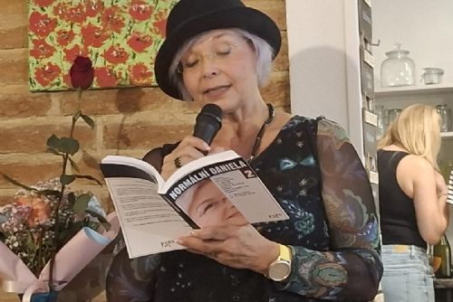 Foto: Senátorka Daniela Kovářová pokřtila sborník textů