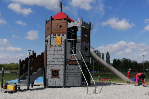 Obrázek - Škodaland má novou atrakci – středověký hrad