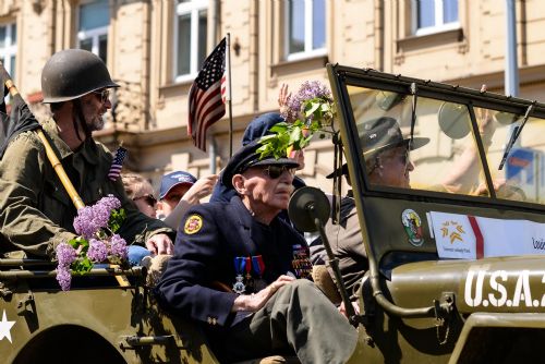 Foto: Slavnosti svobody vyvrcholily konvojem. Navštívilo je kolem 60 tisíc diváků