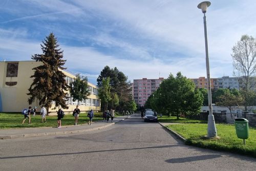 Foto: Slepá ulice u 31. základní školy bude ráno bez aut. Kvůli bezpečnosti dětí