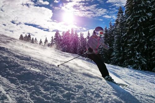 Foto: Špičák nabízí na pololetní prázdniny i první týden jarních stále 6 kilometrů sjezdovek 