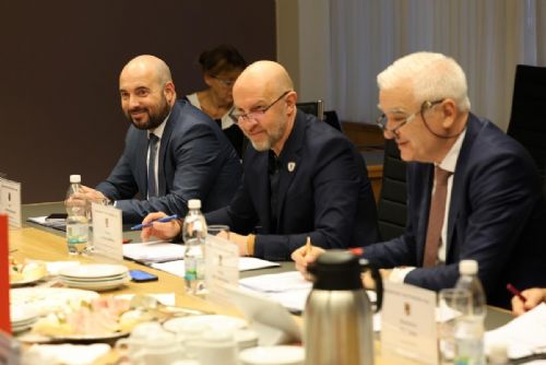 Foto: Stálým hostem jednání bezpečnostní rady kraje bude primátor Plzně 