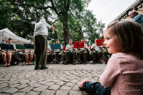 Foto: Taneční vínek pro seniory se přesouvá na ulici