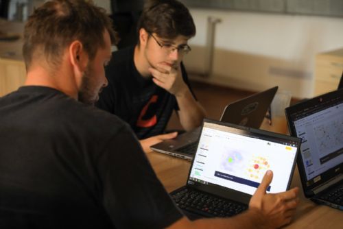 Foto: Techničtí nadšenci řešili při Smart City Hackathonu projekty pro Plzeň