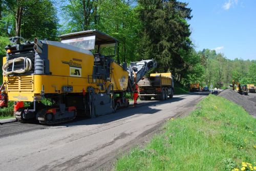 Foto: Teplá zima způsobila na silnicích v kraji velké škody