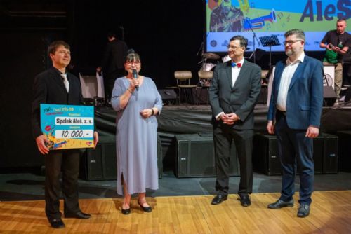 Foto: TOP 09 v Plzni tančila a pomáhala. Už potřinácté