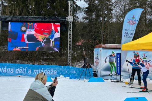 Foto: Třetí den olympiády dětí a mládeže: zlaté medaile lezců, skicrossařky a biatlonisty