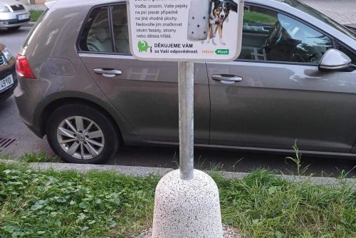 Foto: Třetí plzeňský obvod instaloval první psí pisoáry, brzy přibydou další