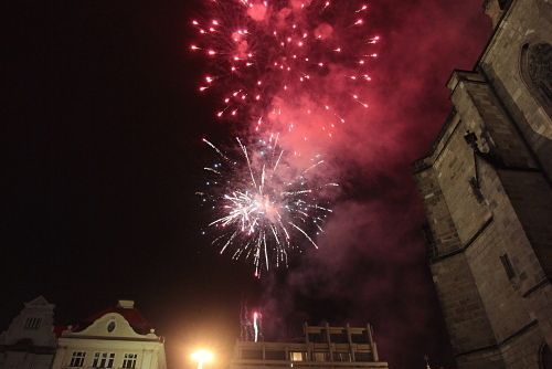 Foto: V Plzni, Klatovech ani Domažlicích novoroční ohňostroj nezruší