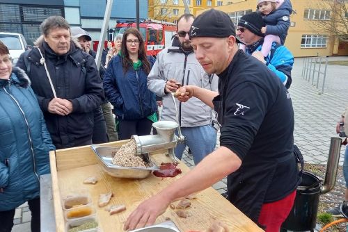 Foto: Trojka zve na zabijačkové hody i maškarní karneval