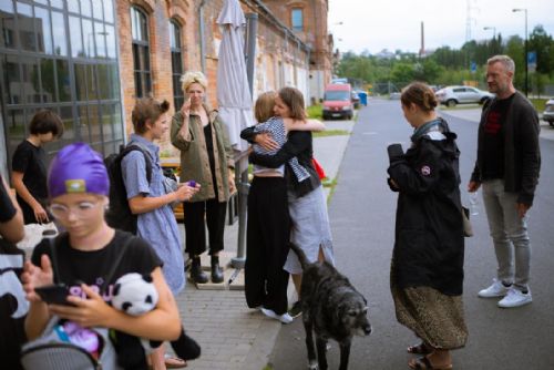 Foto: Tvůrci Amerikánky s dětmi z domovů obsadili plzeňskou Papírn