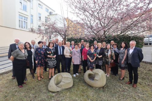 Foto: U příležitosti Dne učitelů převzali pedagogové z kraje ocenění