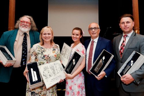 Foto: Umělecká cena města Plzně: Do síně slávy vstoupil Josef Mištera