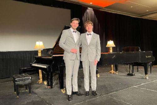 Foto: Úspěch dvou mladých pianistů ZUŠ Chválenická. Ze zámoří přivezli bronz