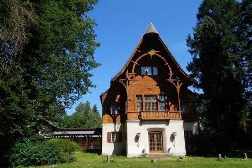 Foto: V Brdech finišuje oprava loveckého zámečku Tři Trubky