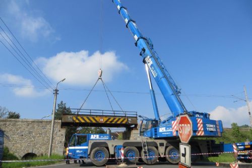 Obrázek - V Dehtíně na trati Plzeň - Klatovy se opravuje most