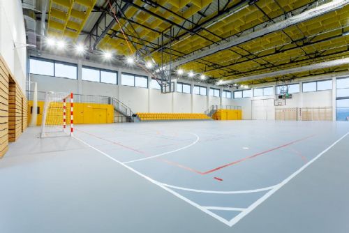 Foto: V Dýšině se otevírá moderní sportovní hala