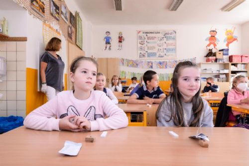 Foto: V Plzni půjde do školy víc žáků než loni