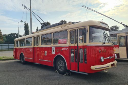 Foto: V Plzni ve středu a v pondělí pojede kulturní trolejbus, podpoří varhany