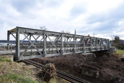 Foto: V pondělí začíná oprava lávky na Valše, uzávěra se dotkne hlavně cyklistů