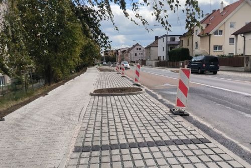 Foto: V předních Skvrňanech vznikla nová parkovací místa
