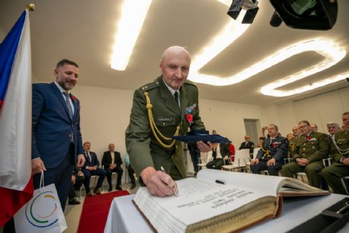 Foto: Váleční veteráni z Plzeňského kraje přebrali ocenění