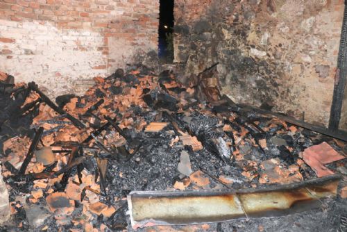 Foto: Ve Všerubech hořel rodinný dům