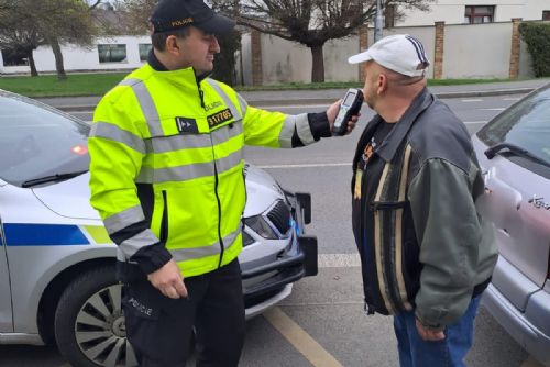 Foto: Velikonoce na silnicích kraje: 400 přestupků i vážné nehody