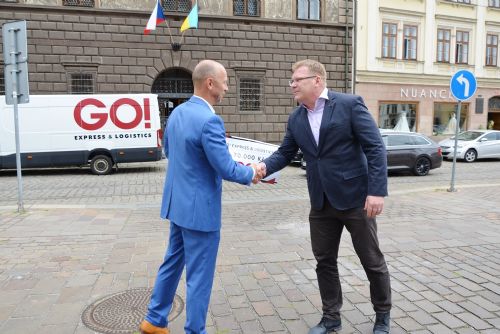 Foto: Veřejná sbírka Plzně obdržela další dar, pomoc už poskytuje prvním žadatelům