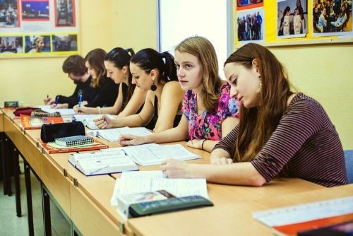 Foto: V plzeňských školách pokračuje výuka etikety