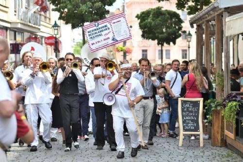 Foto: V Plzni se bude hrát v ulicích. Mezinárodní dixielandový festival přiváží jazzmany