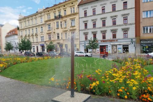 Foto: V sadovém okruhu se lze v horkých letních dnech osvěžit pod mlžítkem